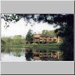 Lodge_on_the_lake.jpg